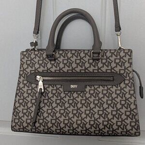 DKNY WOMEN'S  CHELSEA SATCHEL HANDBAG CROSSBODY BAG BROWN . $ 228